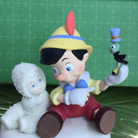 Department 56 Snowbabies guest collection. Walt Disney Showcase collection - Picture 3 of 13